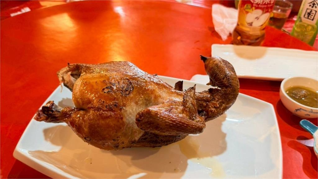 過年圍爐必備「全雞」!專家揭密「鴨鵝不能上桌」:一字諧音藏「大吉」