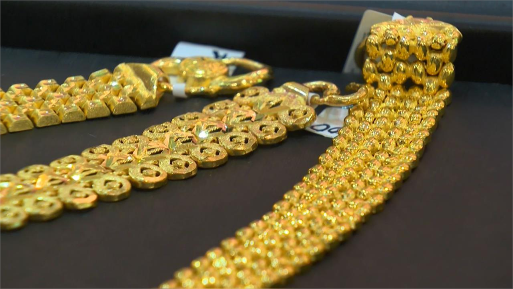 父親離世姊姊急討回每年十萬紅包！他傻眼：根本是當定期定額在存…