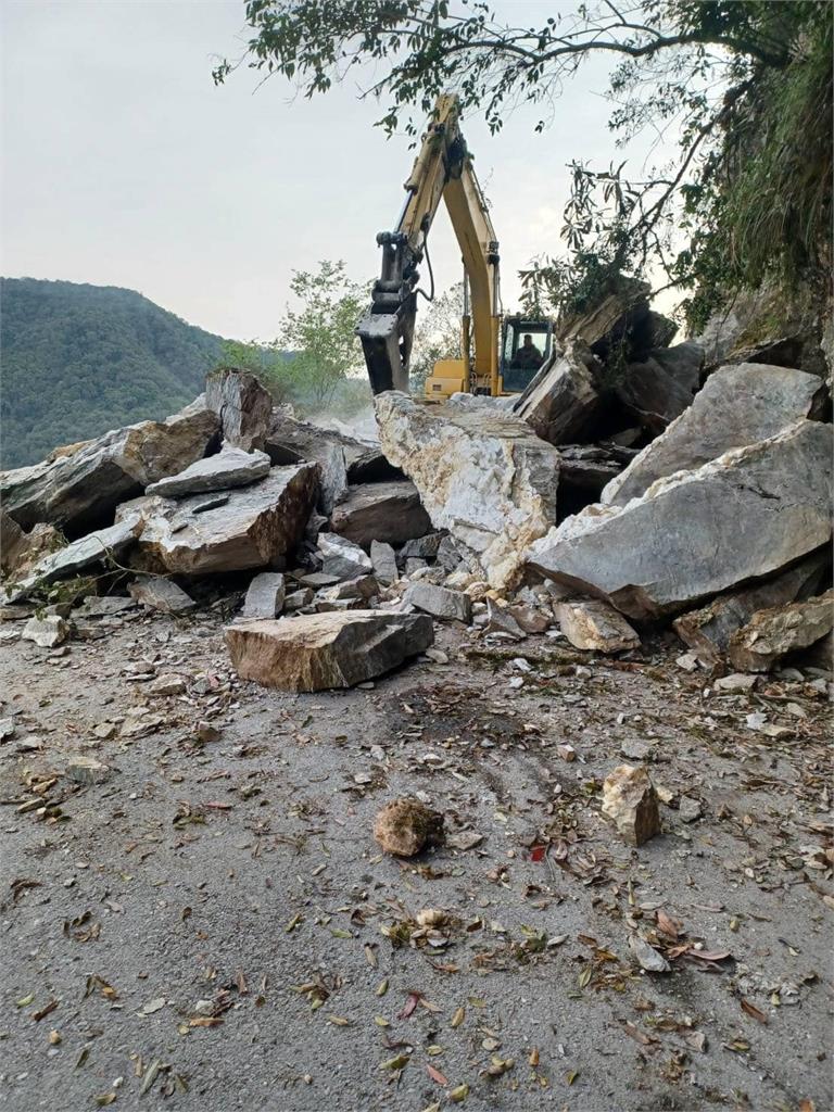 旅遊民眾「狂問何時通車」?他曝太魯閣現場「宛如戰場」:搶通你敢走?