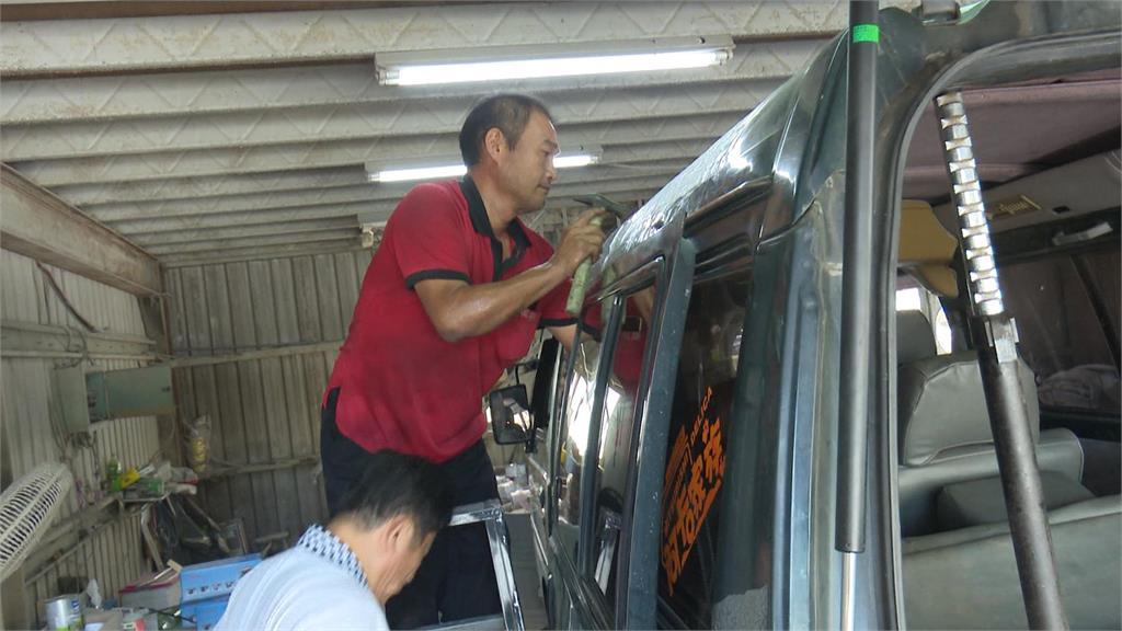 車輛赴南投救災遭落石砸壞 車行老闆霸氣免費修好