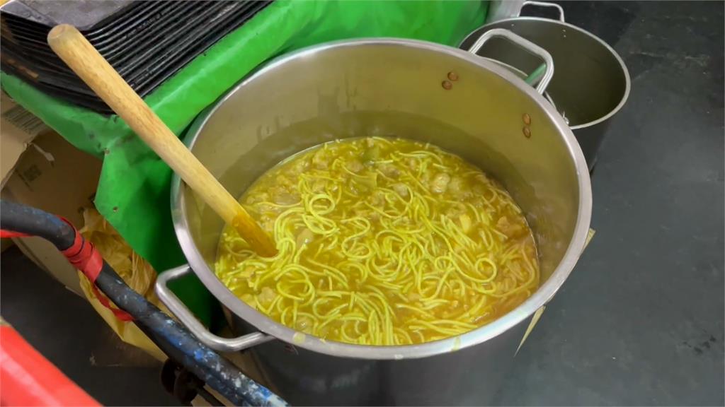 台灣趴趴走/高雄橋頭特色黃羹!粗米粉咖哩魚肉!僅此一家別無分號!