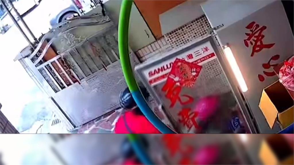 2女到愛心冰箱狂掃貨 旁人提醒竟反嗆「食品臭酸」