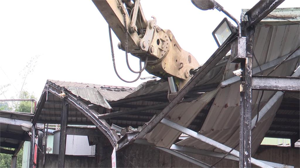 新竹關西1化工廠違建 縣府強制拆除與業者爆衝突