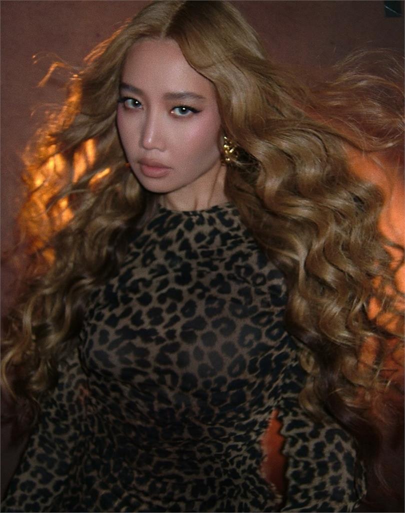 A-Lin婚變傳聞後節目「唱到潰堤」！哽咽落淚「抱歉曾那麼愛你」畫面網瘋傳