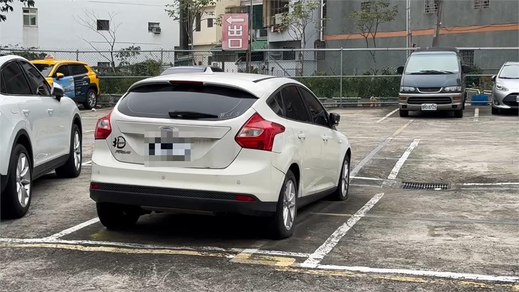 停車場熟客?轎車一停將近3年 民眾好奇輸入車號見「應繳金額」驚呆了