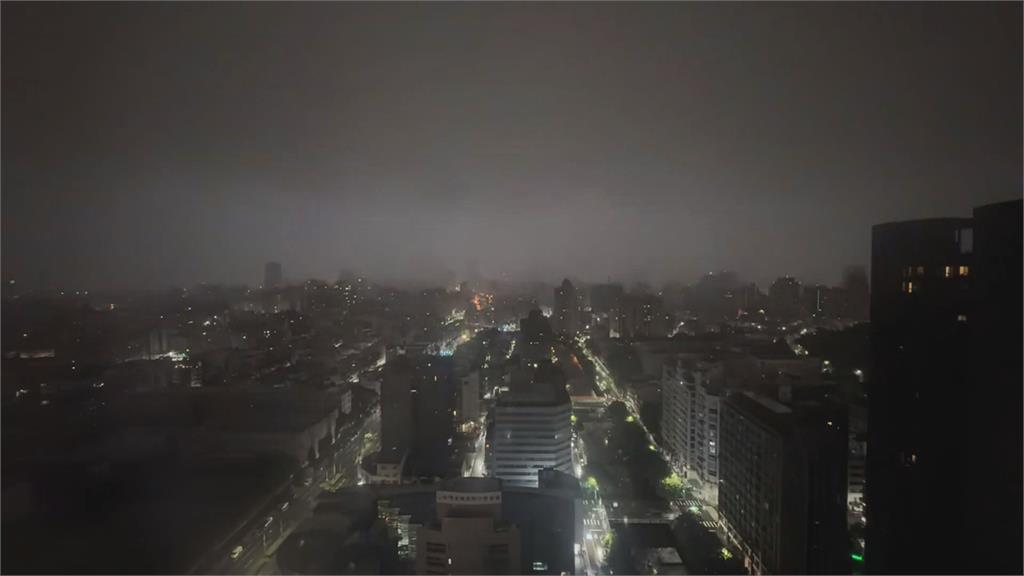 受白海豚外圍環流影響　台中深夜大雷雨部分路段積水