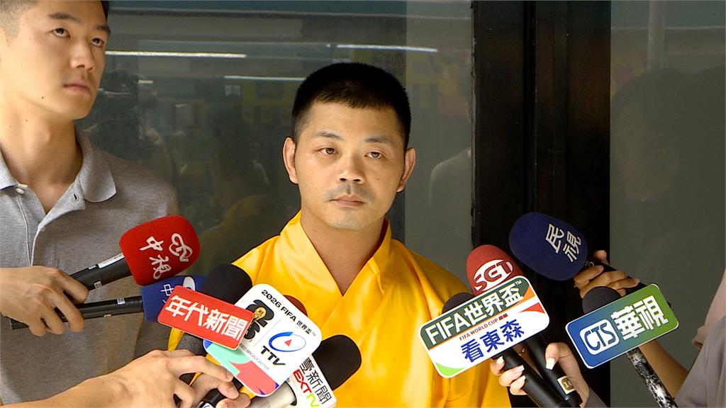 蹲角落哭遭偷拍　直播主路過全程記錄幫追嫌