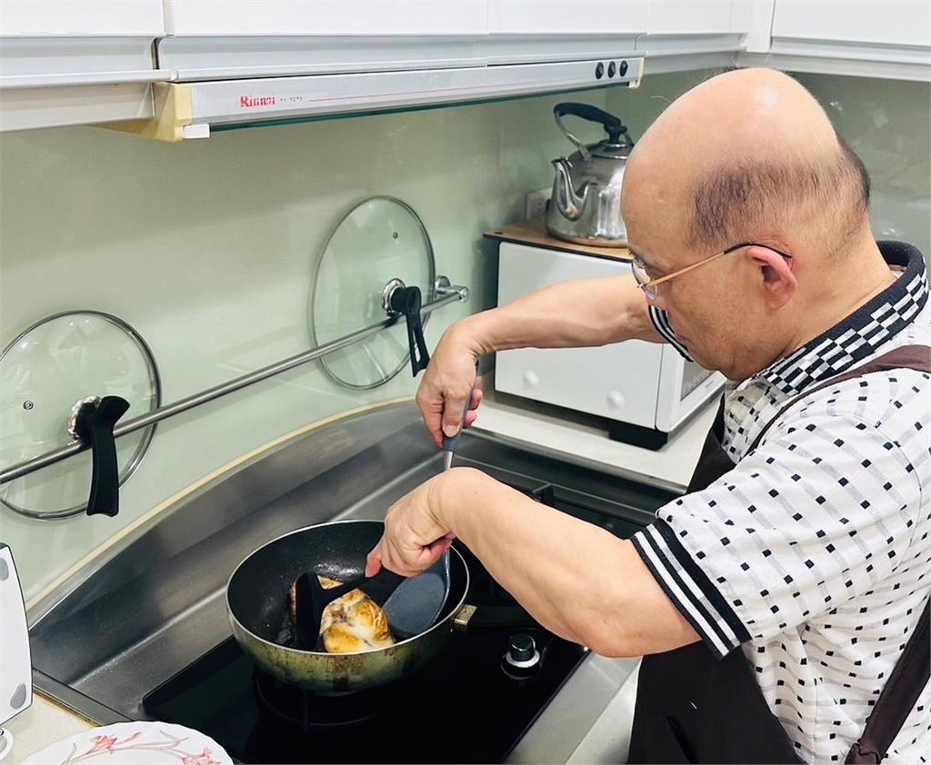 總舖師阿昌師「本尊竟是蘇貞昌」!神隱近況「火力展示屏東好料」網驚:太猛