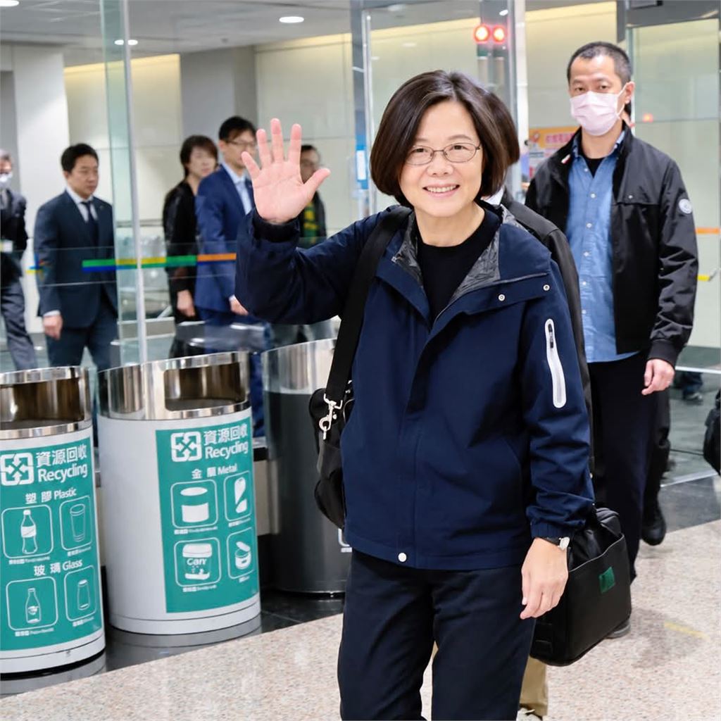 他接機驚見辣台妹「臉啵亮」竟是蔡英文！「偷做1事大暈爛」網沸騰：實實回來了