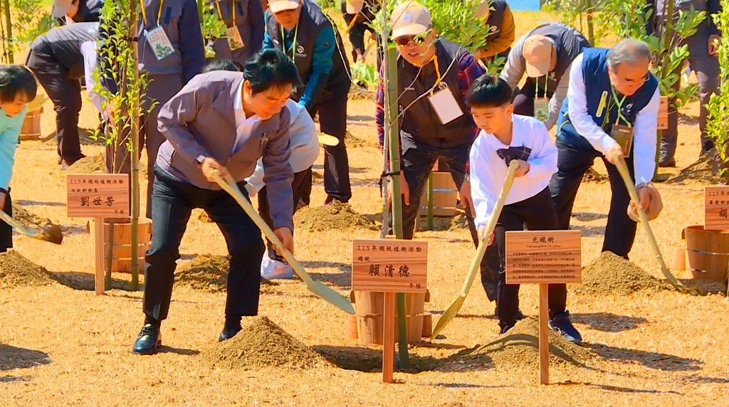 國民黨緊咬卓揆包機特權　謝長廷：拿不出證據還不敢付代價