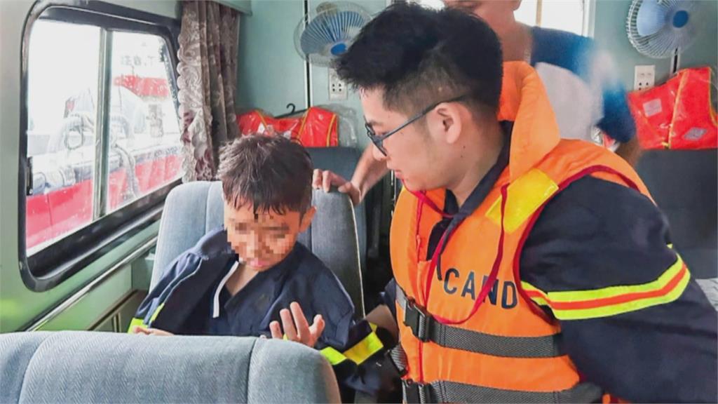 越南下龍灣旅遊船翻覆　38死4失蹤　男童困船艙4小時「奇蹟生還」