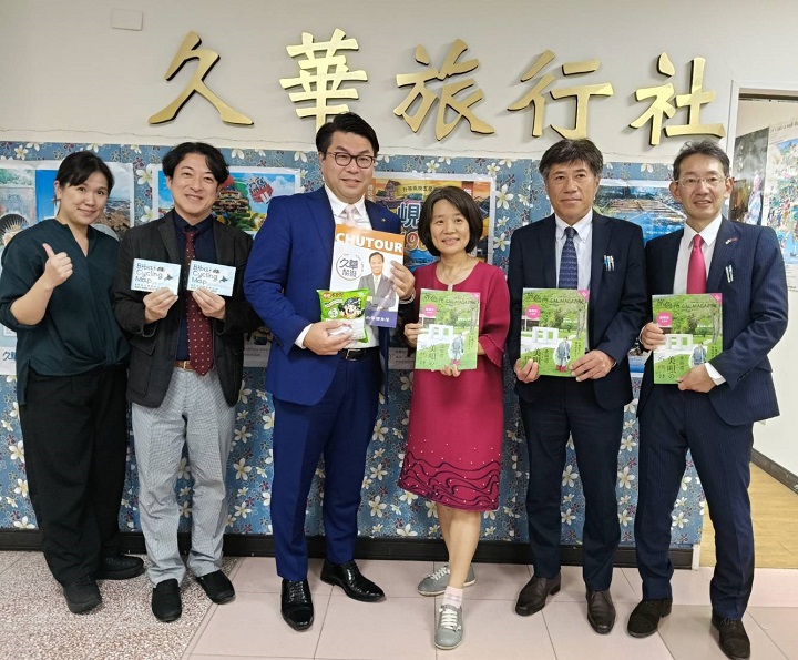 北海道美唄市長訪中華大學 簽訂產學合約