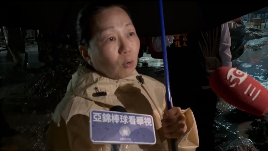 溢流「黑色海嘯」重創光復！晚間災區水漸退　怪手出動清淤