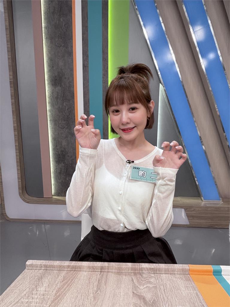 孫國豪忘東忘西找不到鑰匙！還叫女兒一起找發現掛在門上