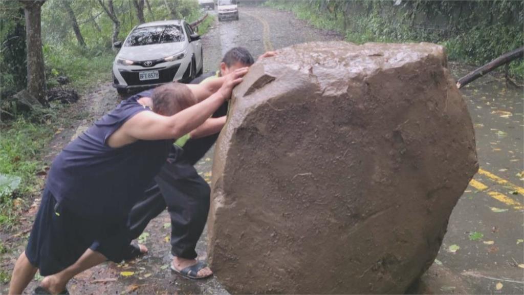 颱風雨勢強襲山區　苗21線土石崩落中斷交通