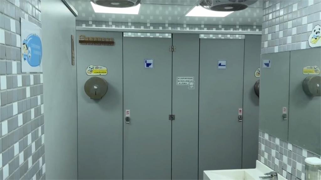 苗栗竹南第二零售市場驚傳「偷拍狼」　　女攤商如廁「門縫現手機」大喊有色狼