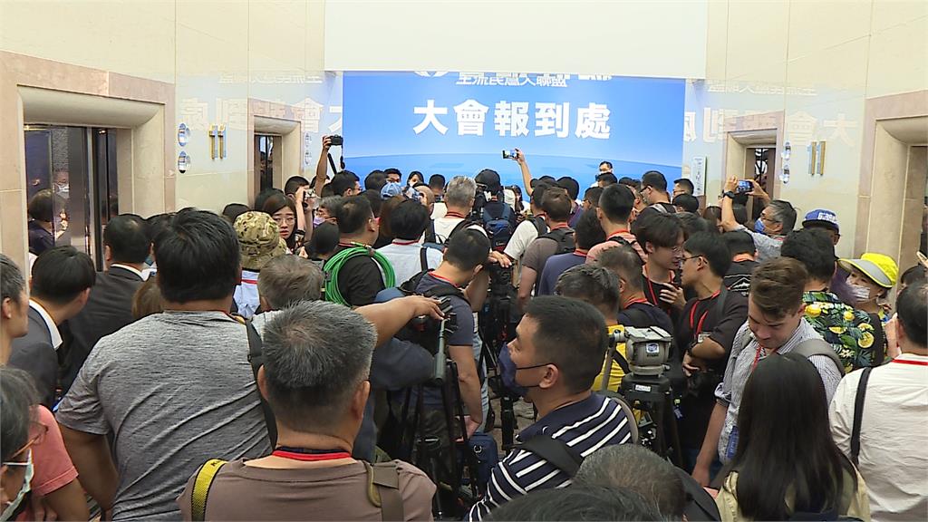 郭台銘記者會倉促混亂應變差 記者乾等半小時、郭粉爆衝突