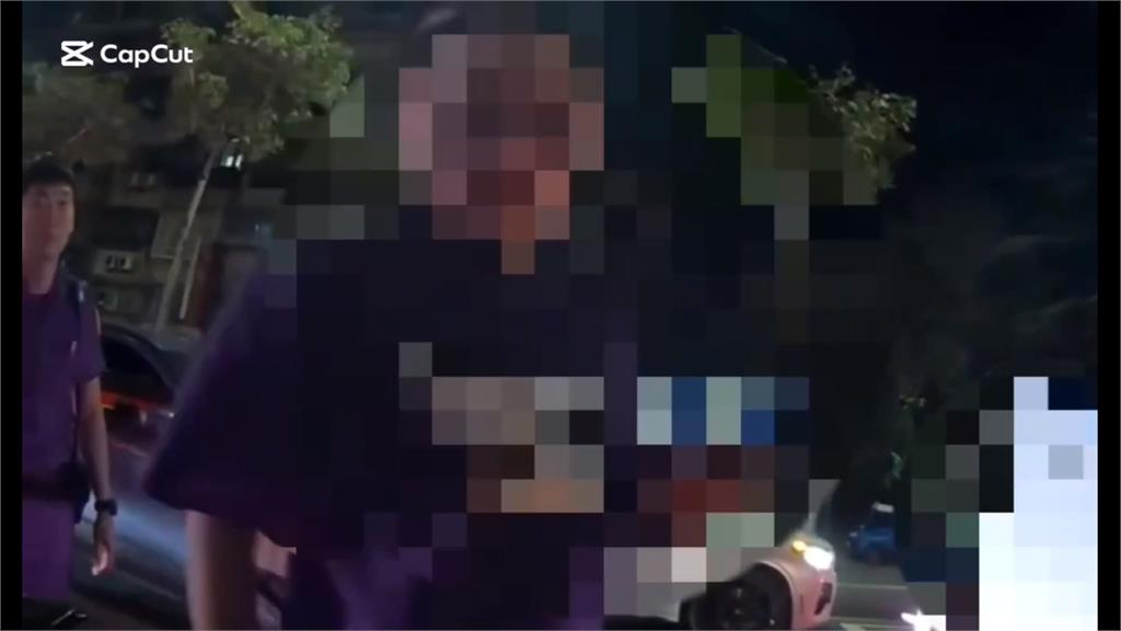 開車滑手機被取締! 駕駛罵"警察是米蟲"判刑30天拘役