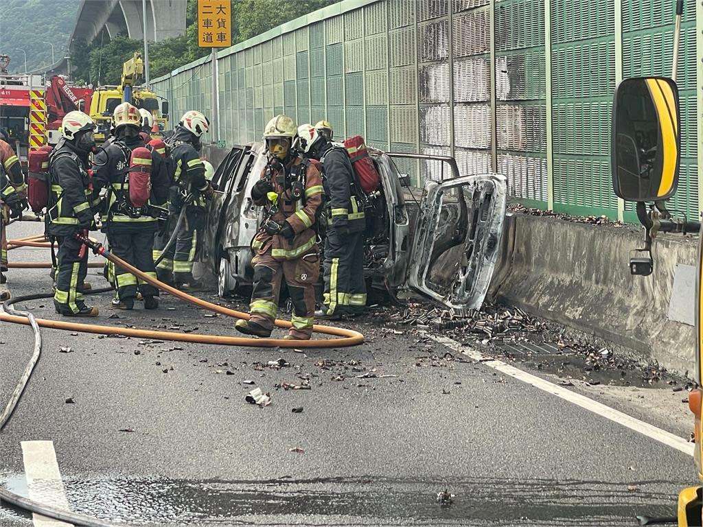 最新／國1南向五股入口匝道火燒車　車流回堵至平面道路
