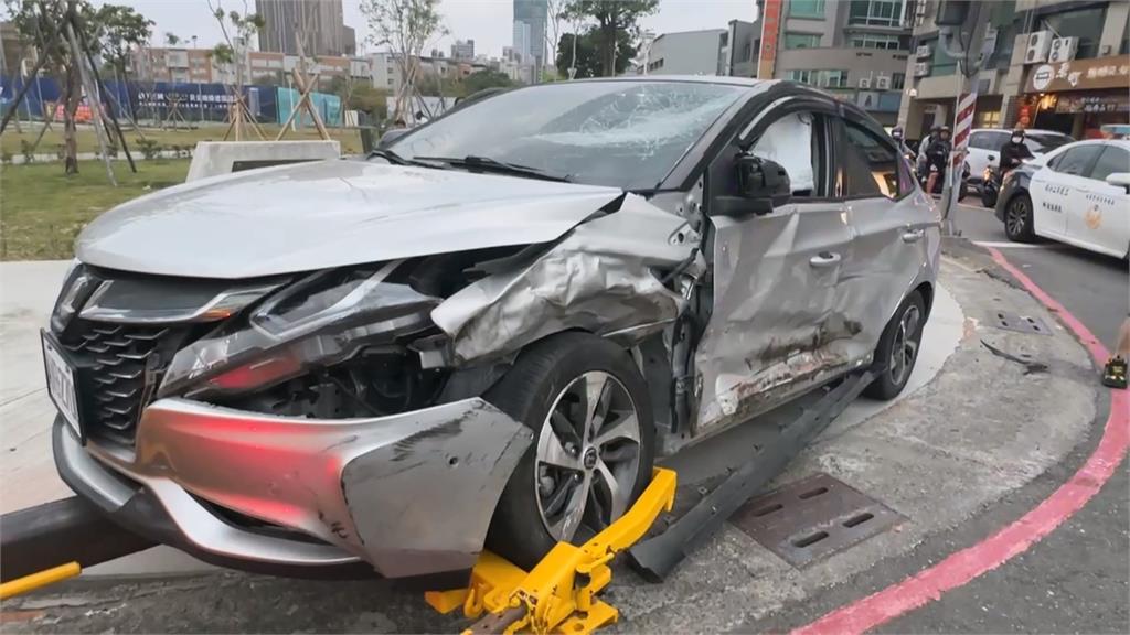 按喇叭爆行車糾紛　釀出開車連環衝撞4人傷