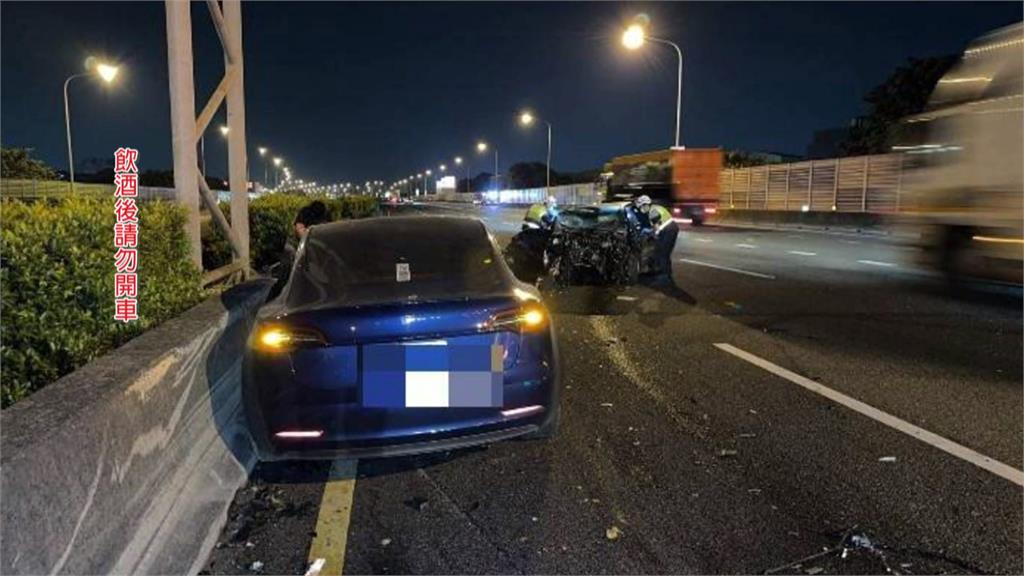 酒駕開上國道失控撞車 肇事駕駛下車亂走再被撞
