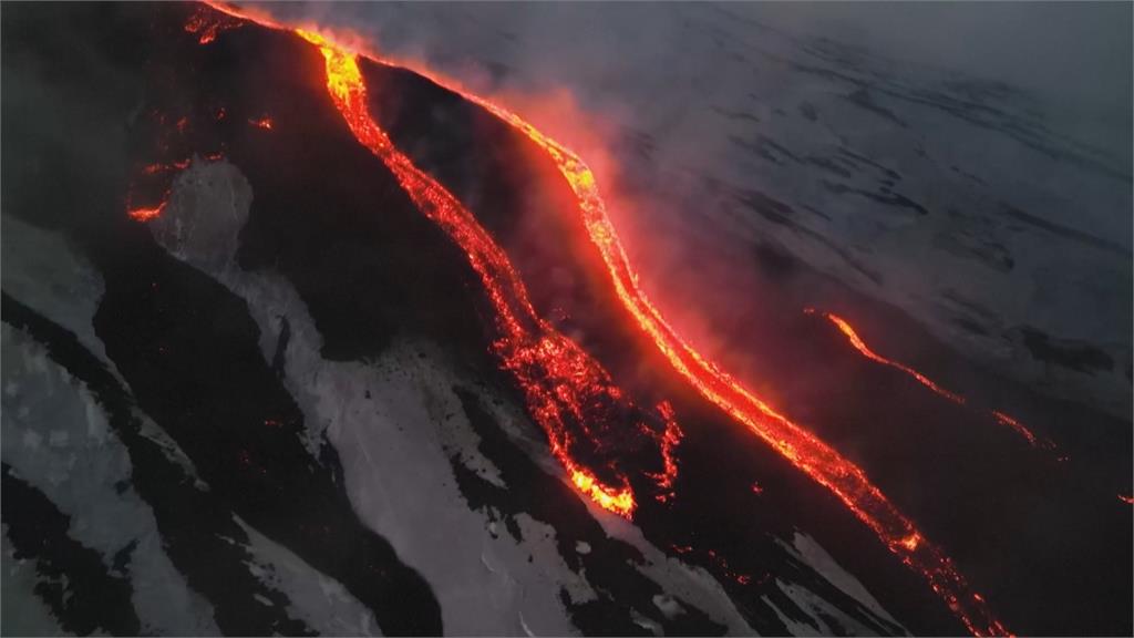 義大利埃特納火山噴發 遊客為看岩漿上山頻傳意外
