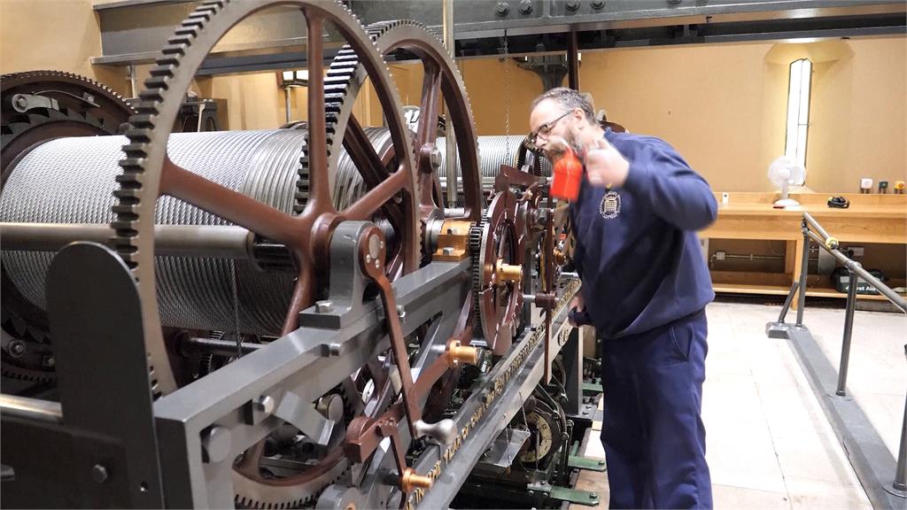 倫敦大笨鐘準備跨年敲鐘大秘寶　鐘錶師連續17小時執勤