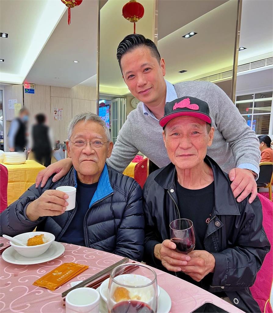 香港「2大經典影星」同框！82歲吳耀漢、78歲陳惠敏「健康狀況」曝光