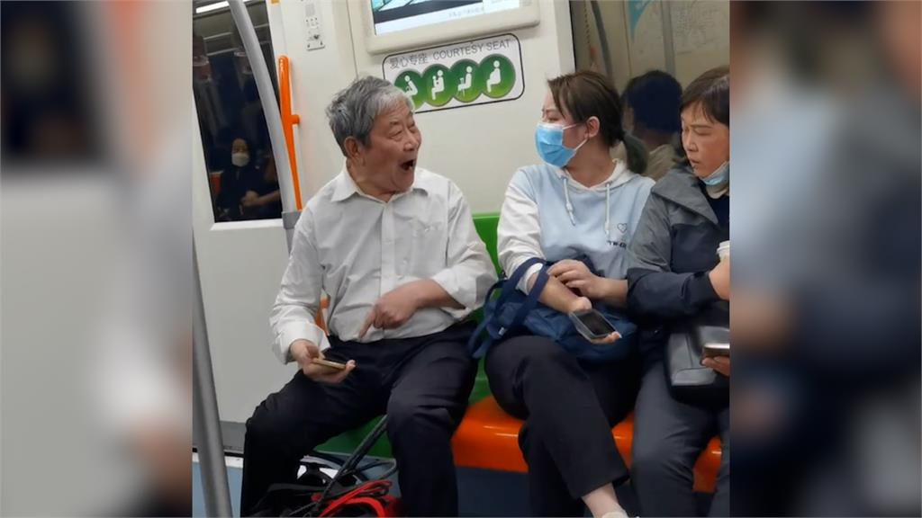都讓了還不放過!女搭上海地鐵乘博愛座 見老人上車「秒讓位」仍被狂罵