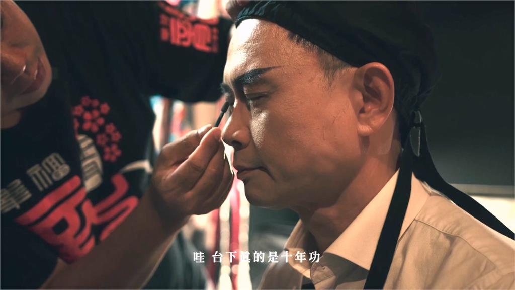 賴瑞隆變身歌仔戲演員　首支形象影片秀身段藏政治學
