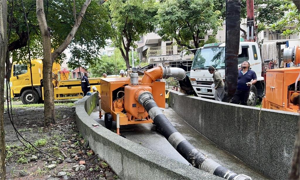 快新聞/暖!宜蘭豪雨成災 竹市急派大型抽水機具赴羅東救災