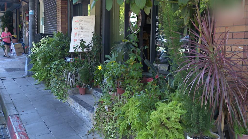 不滿餐廳進貨太大聲擾清夢！　內湖婦暴氣「蛋洗」餐廳大門