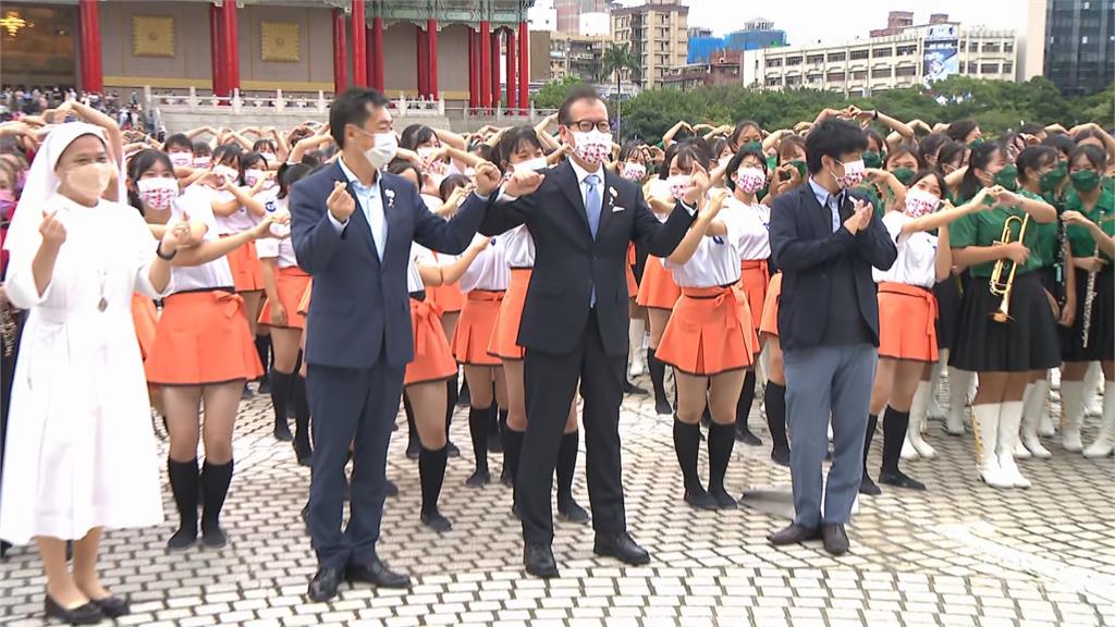 京都橘高校精湛演出獲滿堂喝采！　三校合比「愛心」大展台日情誼