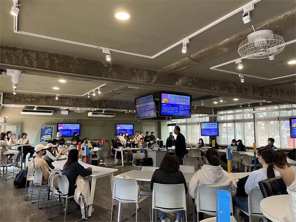 東海鳴槍鼓勵大學生使用ChatGPT 攜手微軟鼎新支持新生代使用AI