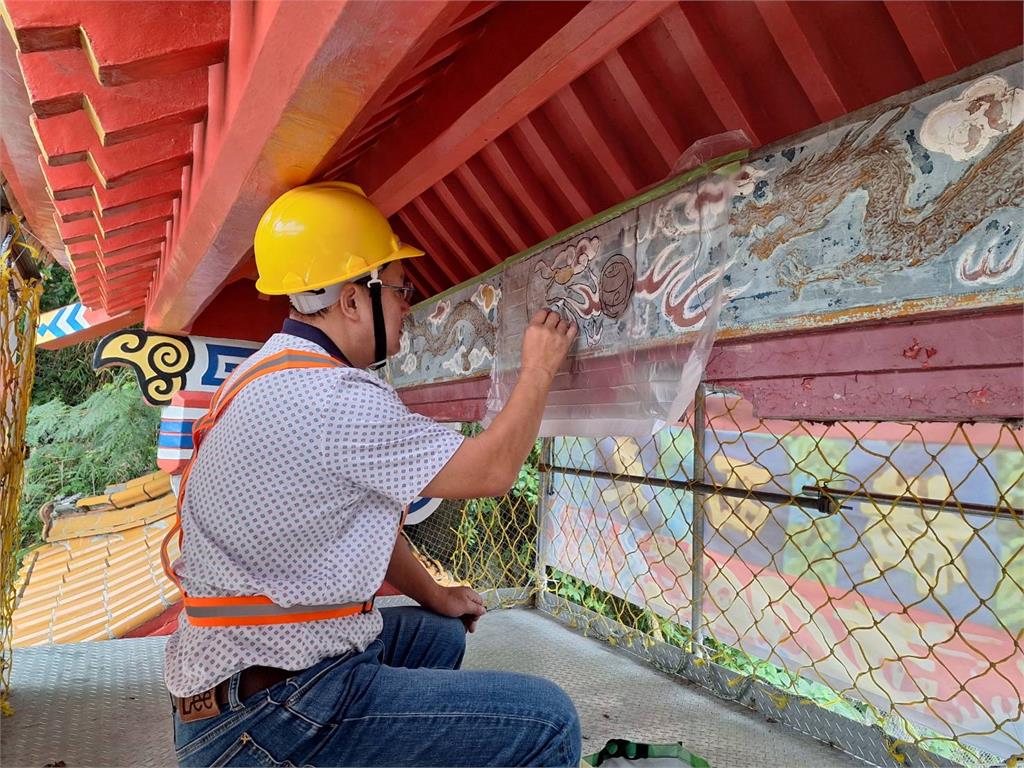 快新聞/別再破壞!太魯閣「中橫牌樓」兩度遭撞毀 修復完成風華再現