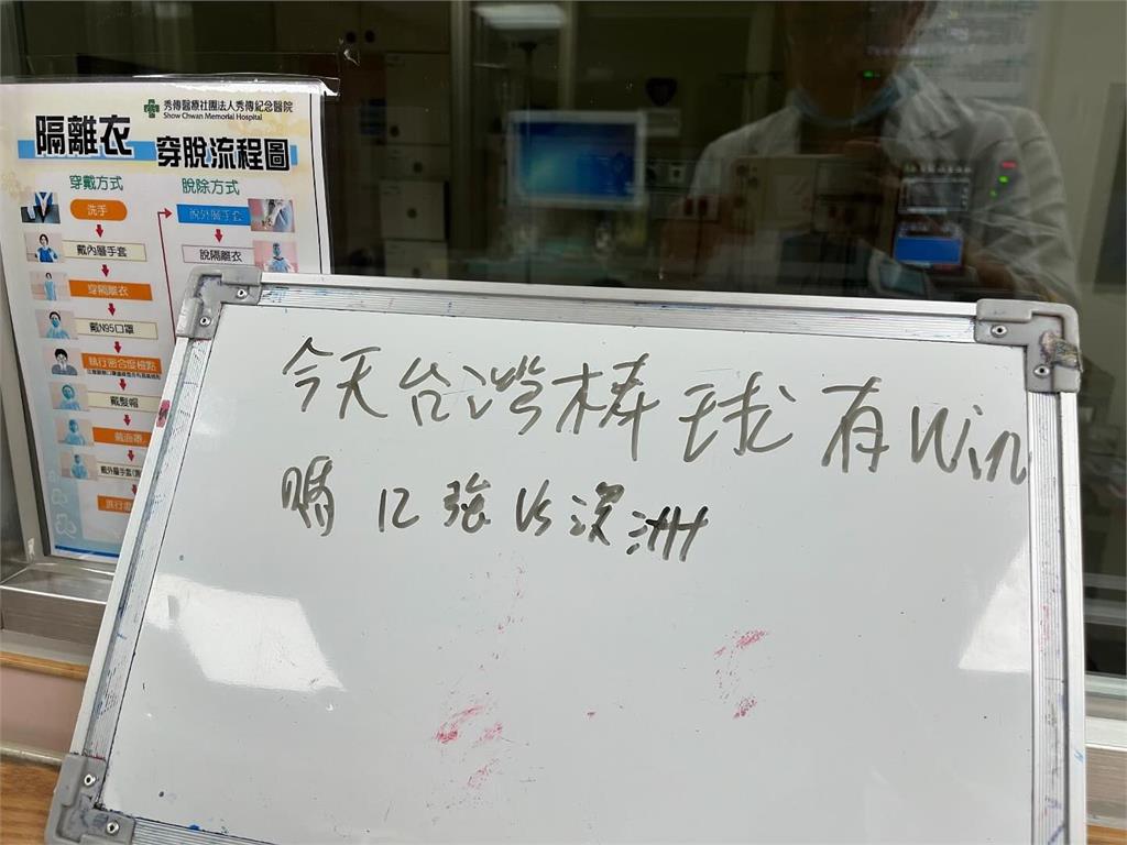 快新聞/球迷昏迷甦醒先問「台灣有贏嗎」 蔡其昌cue陳傑憲送簽名球:祝早日康復