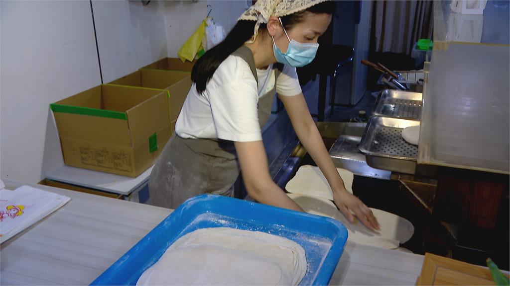 重現家鄉味!透過電話教學 安徽姑娘把韭菜盒捲餅搬上台灣餐桌