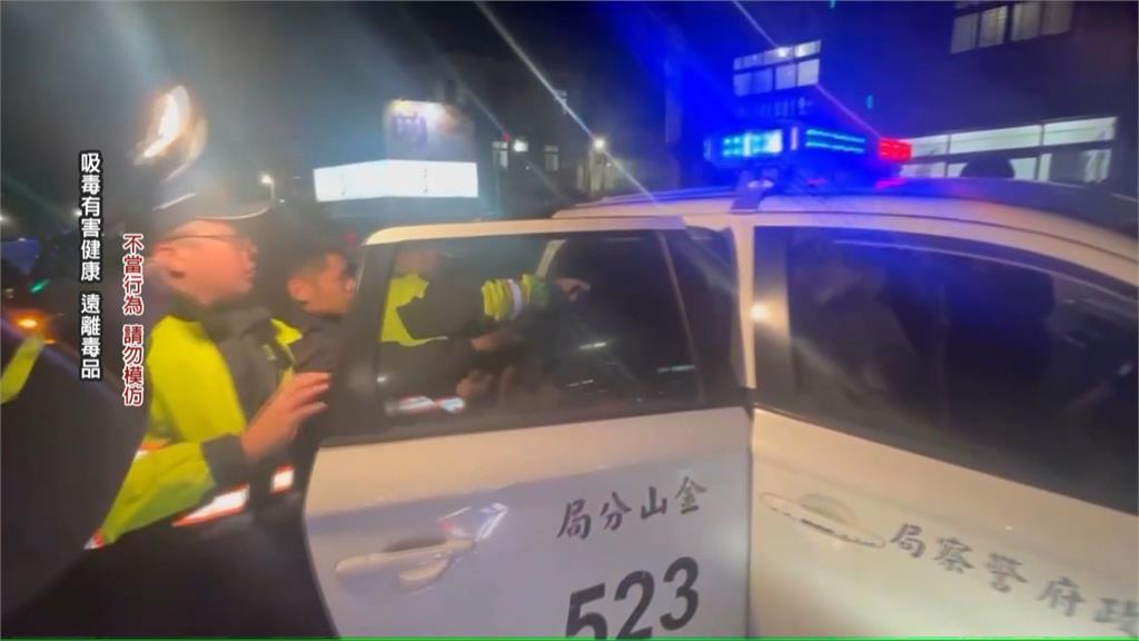 車內藏毒! 「猛男持雙刀」隨機攔車攻擊 22名警力壓制仍頑抗