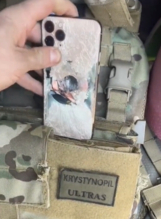 烏克蘭士兵每人必備！「iphone」擋子彈驚險保命震驚全網