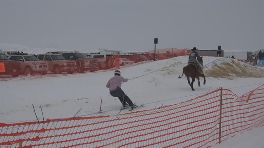 刺激!美愛達荷州拖曳滑雪賽 馬拉人飆時速56公里