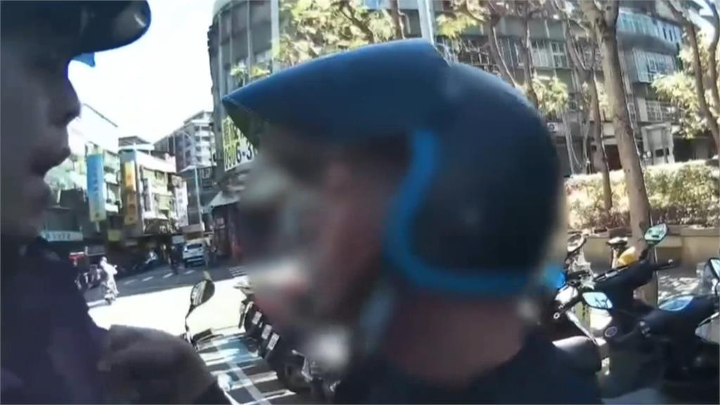 邊騎車邊打電話! 失聯移工遭警查緝爆拉扯下場曝光