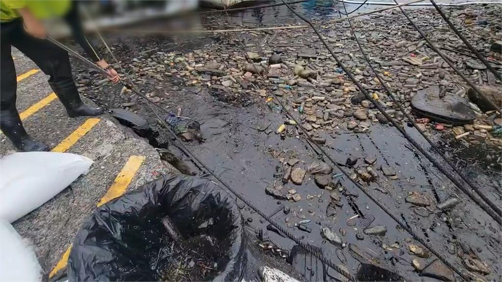八斗子漁港水面浮油污　中油到場採樣等待化驗