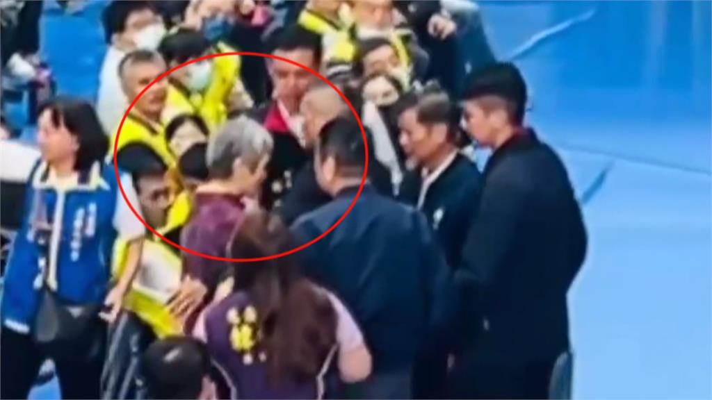 又被嗆!傅崐萁花蓮宣講固樁 老婦怒吼不滿 被架離現場