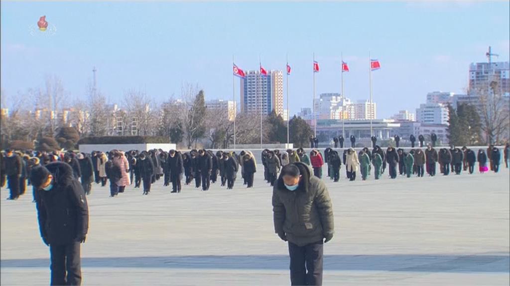金正日逝世十週年　北朝鮮民眾紛紛獻花悼念