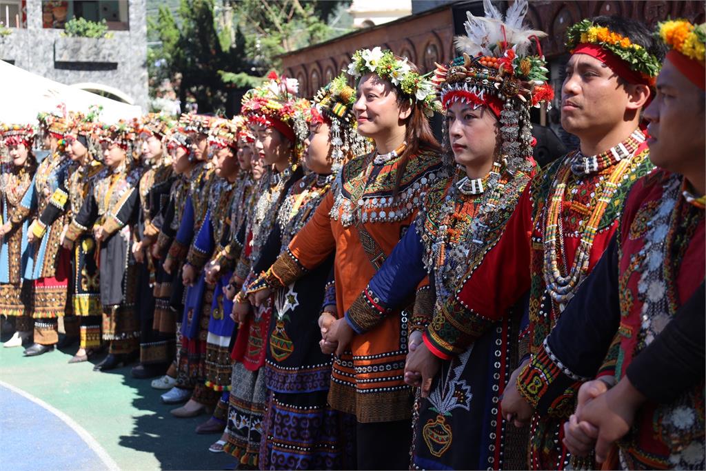 「多納黑米季」盛大登場祭典線上看全程直播 青年會領聖火開道族人齊聚慶豐收