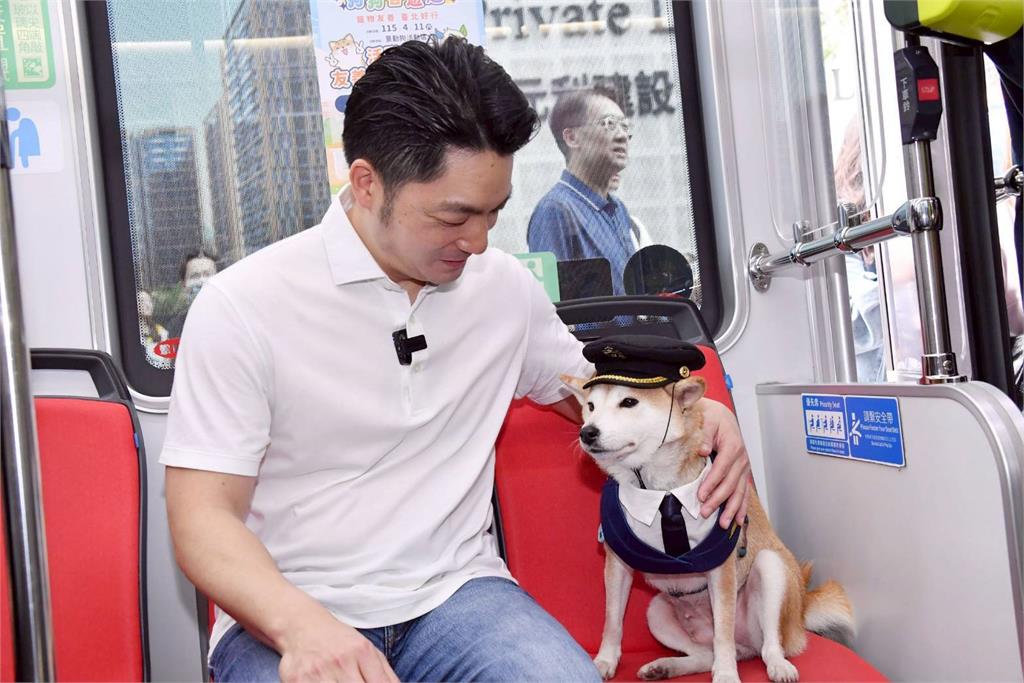快新聞／索爾、星爵來了！蔣萬安親搭狗狗捷運　自曝是狗派：養過3種名犬