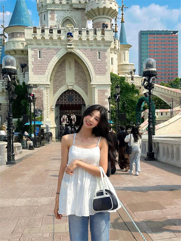 髮香來尬聊(圖影)／「九頭身女神」睦那京來了！大秀中文向粉絲們拜年