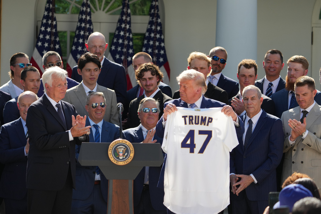 MLB(影)／三屆賽揚巨投柯蕭隨道奇造訪白宮！川普竟然不清楚書僮已經退休