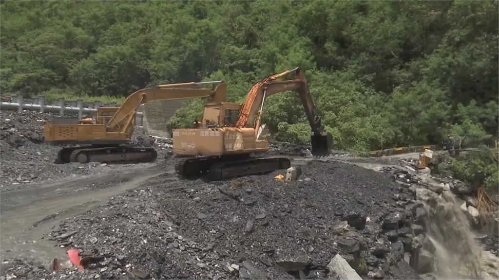 屏東霧大二號橋被土石淹沒　部落120人無水可用