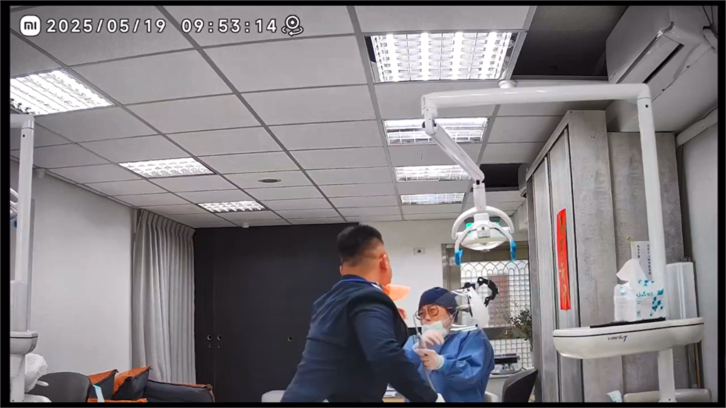 快新聞/驚悚60秒!周男洗牙稱「太痛」狂毆牙醫 滿手鮮血恐怖畫面曝光